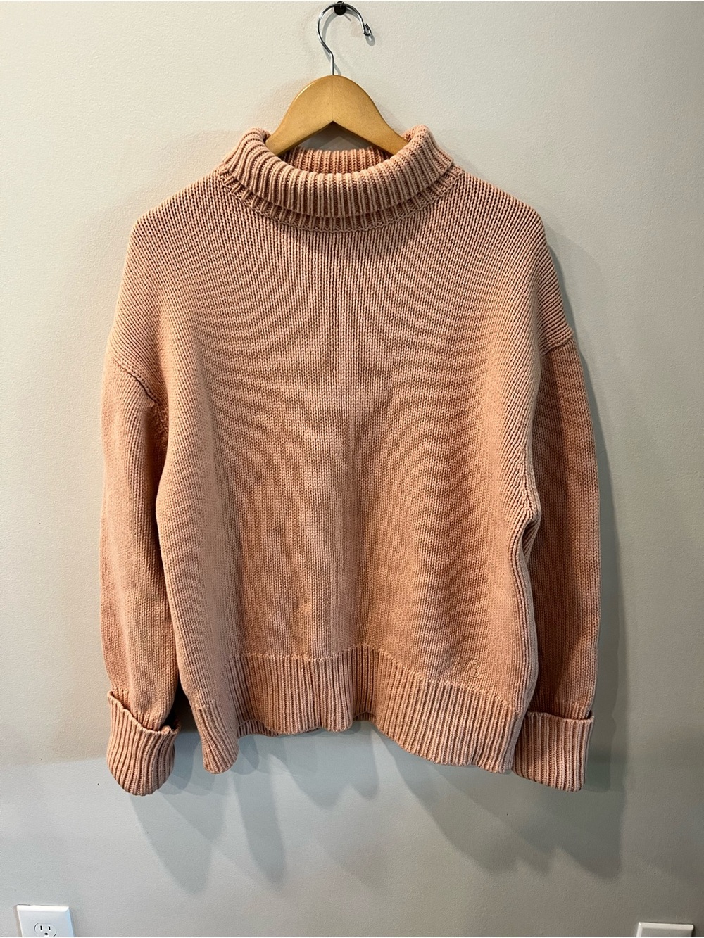 Victoria Beckham Oversized Wool Turtleneck Sweater in Peach size XS